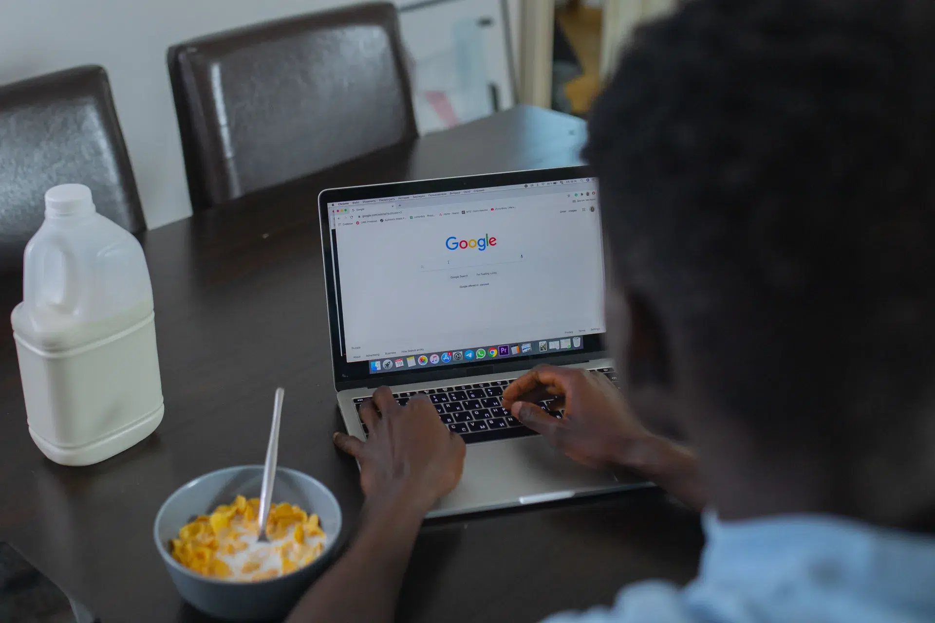 Person actively browsing and searching on a laptop — backlinks send real referral visitors